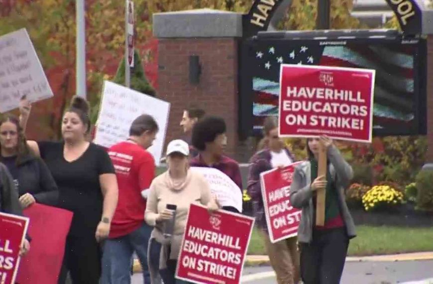 Teachers on strike in Haverhill, Mass., walk out of class for 20 minutes